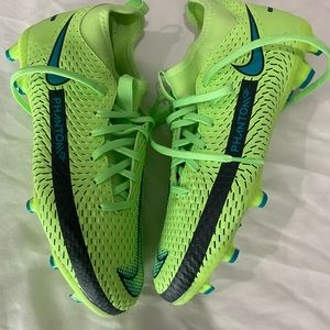 Nike Phantom GT Academy cleat YOUTH 4Y